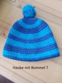 Haube mit Bommel Streifen